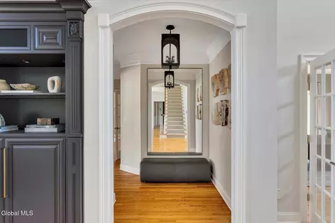 Entry Way - 5 Old English Rd, Slingerlands, NY 12159 photo 6 of 10
