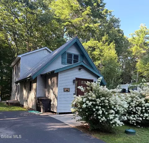 143 Lakeview Ave, Mayfield, NY 12117