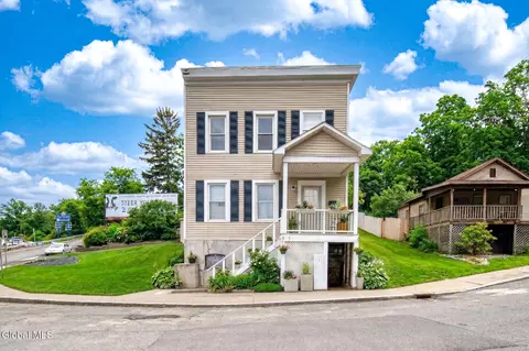 11 Elm St, Troy, NY 12180