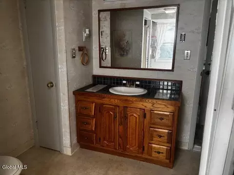 Bath - 6 Pine St, Albany, NY 12203 photo 2 of 2