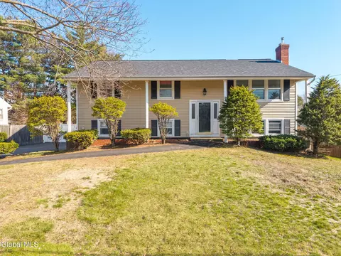 4 Wertman Ln, Loudonville, NY 12211