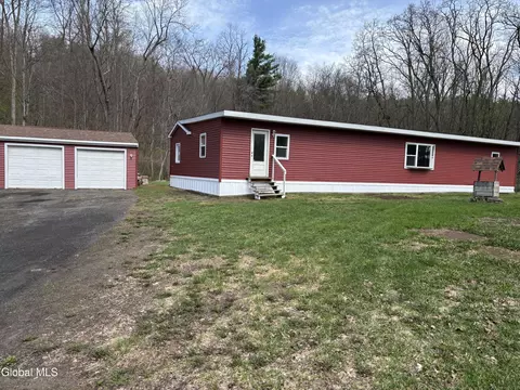 55 Mason Ln, Pittstown, NY 12180