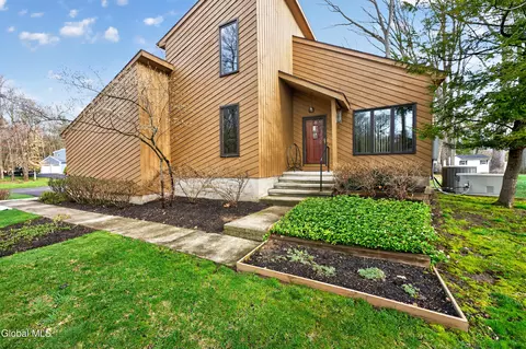 10 Durham Way, Clifton Park, NY 12065