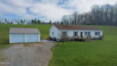 760 Oswegatchie Rd, Palatine, NY 13428