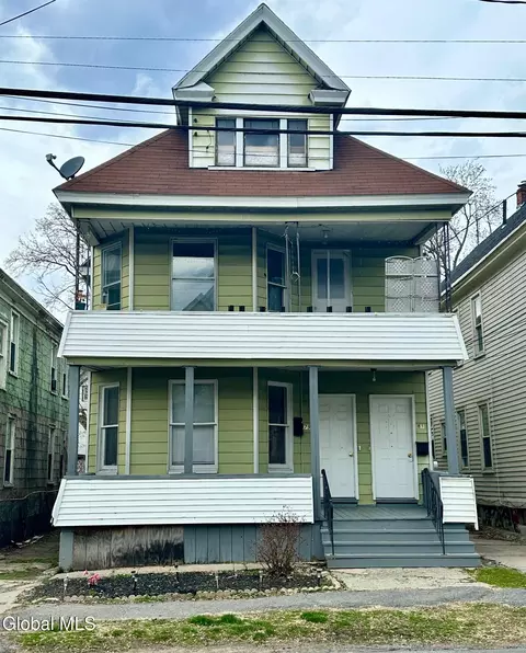 79 Robinson St, Schenectady, NY 12304