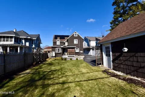 Exterior - 846 Wright Ave, Schenectady, NY 12309 photo 5 of 14