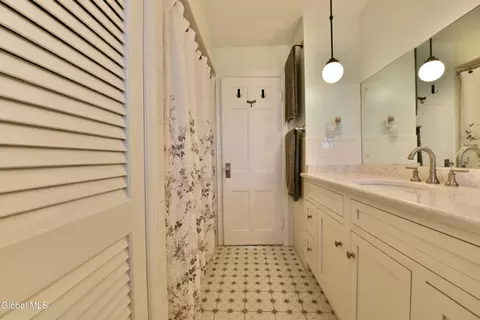 Bath - 846 Wright Ave, Schenectady, NY 12309 photo 3 of 4