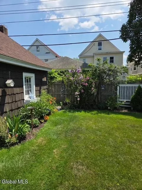 Exterior - 846 Wright Ave, Schenectady, NY 12309 photo 11 of 14