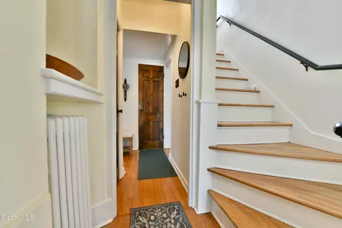 Entry Way - 846 Wright Ave, Schenectady, NY 12309 photo 5 of 6