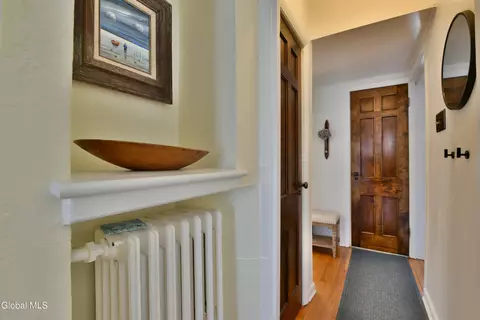 Entry Way - 846 Wright Ave, Schenectady, NY 12309 photo 2 of 6