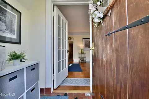 Entry Way - 846 Wright Ave, Schenectady, NY 12309 photo 1 of 6