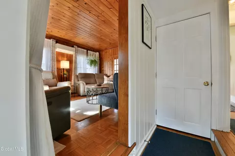 Entry Way - 846 Wright Ave, Schenectady, NY 12309 photo 3 of 6