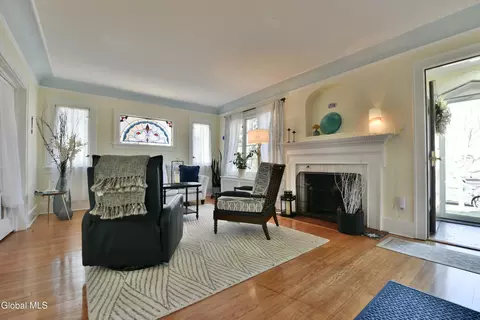 Living - 846 Wright Ave, Schenectady, NY 12309 photo 3 of 10