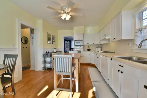 Kitchen - 846 Wright Ave, Schenectady, NY 12309 photo 3 of 5