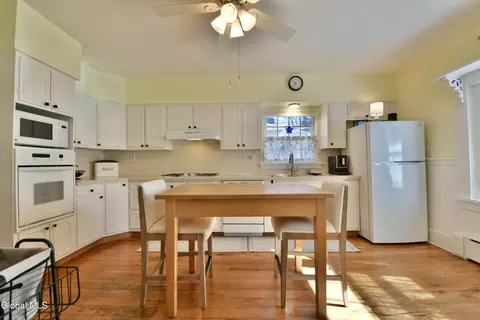Kitchen - 846 Wright Ave, Schenectady, NY 12309 photo 4 of 5