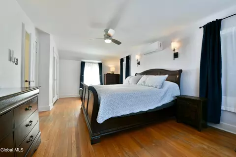 Bedroom - 846 Wright Ave, Schenectady, NY 12309 photo 2 of 7