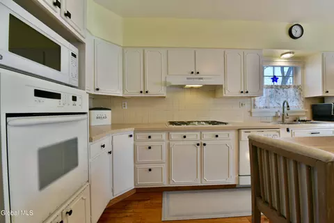 Kitchen - 846 Wright Ave, Schenectady, NY 12309 photo 2 of 5