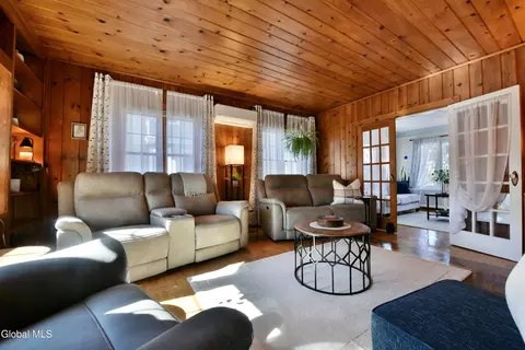 Living - 846 Wright Ave, Schenectady, NY 12309 photo 8 of 10