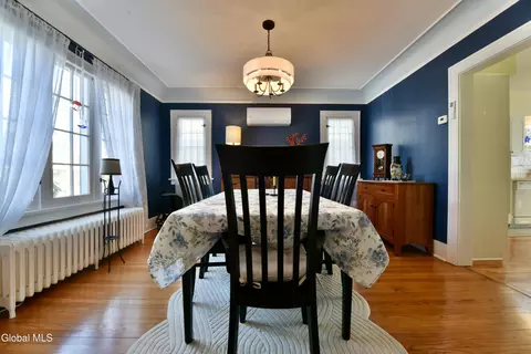 Dining - 846 Wright Ave, Schenectady, NY 12309 photo 2 of 6