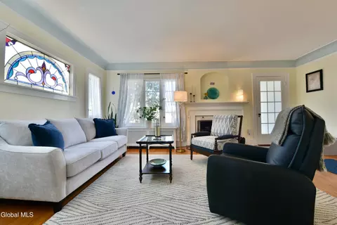 Living - 846 Wright Ave, Schenectady, NY 12309 photo 5 of 10