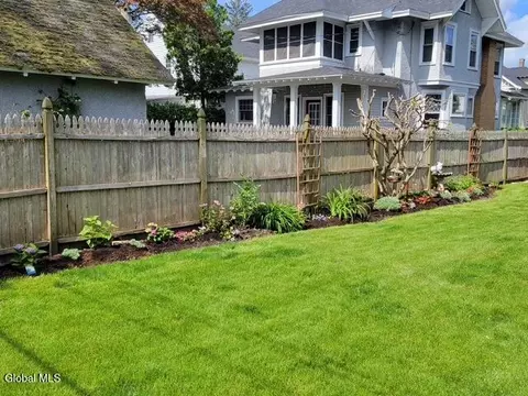 Exterior - 846 Wright Ave, Schenectady, NY 12309 photo 14 of 14