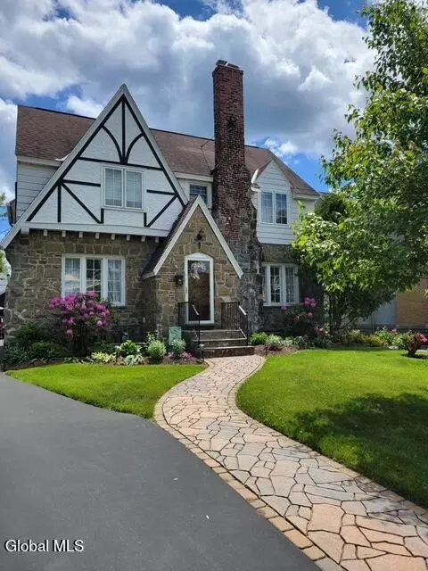 Exterior - 846 Wright Ave, Schenectady, NY 12309 photo 12 of 14