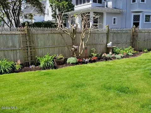 Exterior - 846 Wright Ave, Schenectady, NY 12309 photo 10 of 14