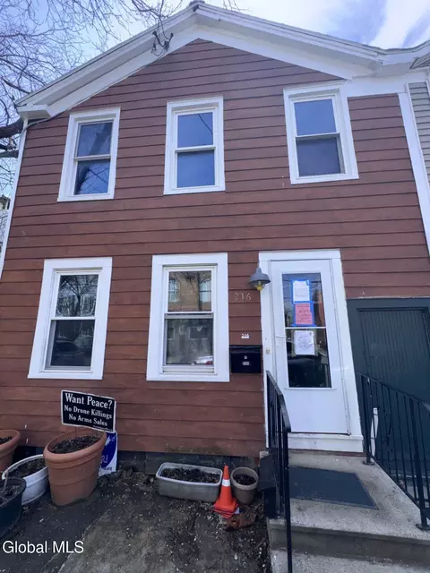 216 Front St, Schenectady, NY 12305