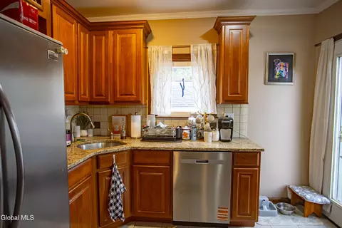 Kitchen - 3 Luther St, Troy, NY 12180 photo 4 of 9