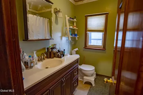 Bath - 3 Luther St, Troy, NY 12180 photo 5 of 6