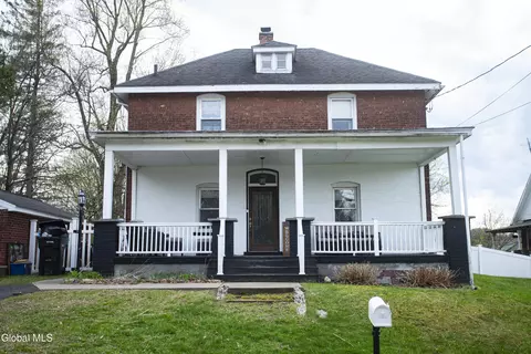 3 Luther St, Troy, NY 12180