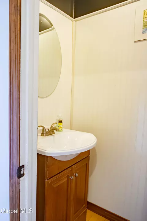 Bath - 3 Luther St, Troy, NY 12180 photo 2 of 6