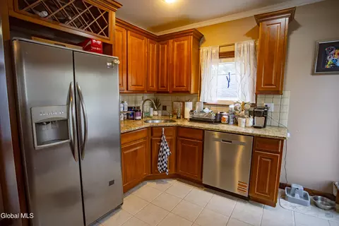Kitchen - 3 Luther St, Troy, NY 12180 photo 3 of 9