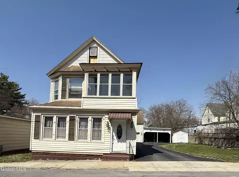 12 Yeoman St, Amsterdam, NY 12010