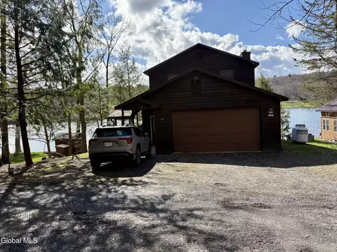 102 Shoreline Dr, Summit, NY 12175