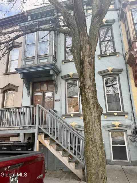 3256 6th Ave, Troy, NY 12180