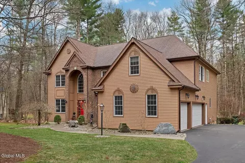 25 Rolling Brook Dr, Saratoga Springs, NY 12866