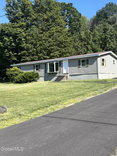 683 Knickerbocker Rd, Schaghticoke, NY 12154