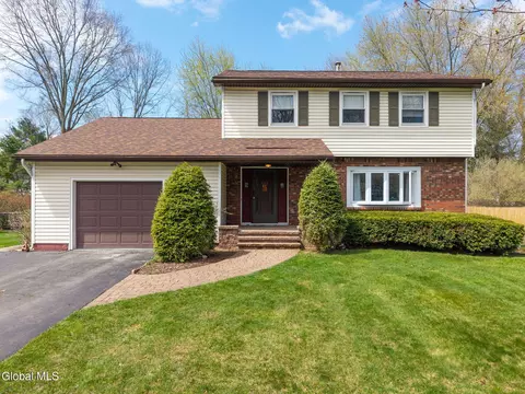 5113 Foxwood Dr, Schenectady, NY 12303