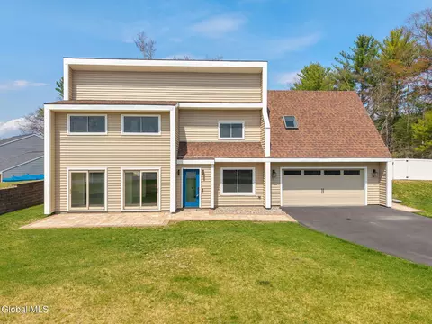 1412 Rocco Dr, Schenectady, NY 12303