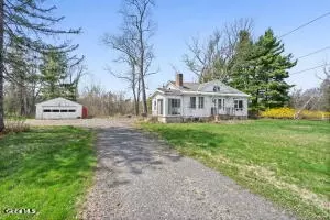 929 Pearse Rd, Niskayuna, NY 12309