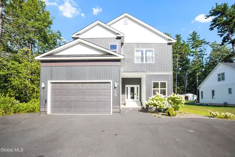 929 Pearse Rd, Niskayuna, NY 12309