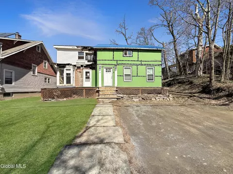 70 Westerlo St, Ravena, NY 12143