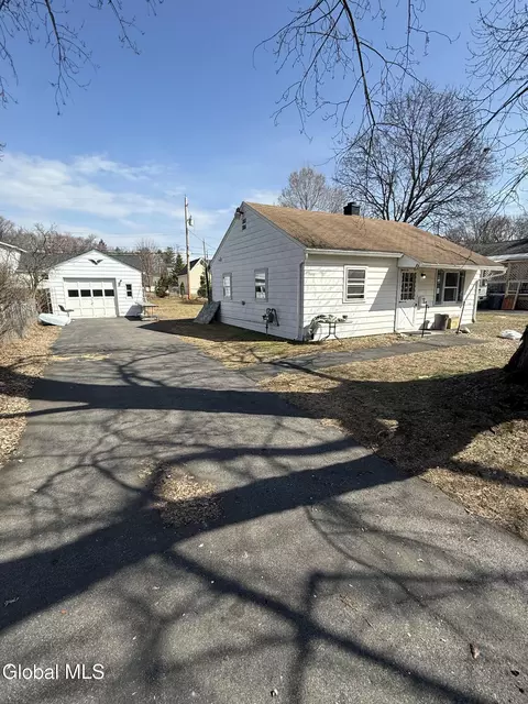 3 Stella Ter, Albany, NY 12205