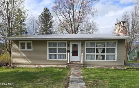 105 E 6th Ave, Johnstown, NY 12095