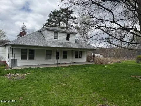 277 Upper Newtown Rd, Mechanicville, NY 12118