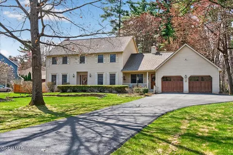 10 Timberwick Dr, Clifton Park, NY 12065
