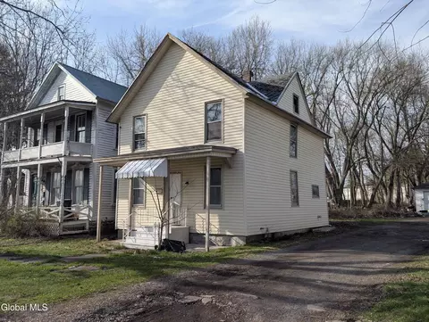 7 Baker St, Johnstown, NY 12095