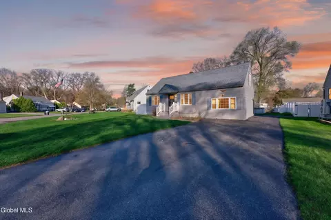 1038 Dudley Rd, Schenectady, NY 12303