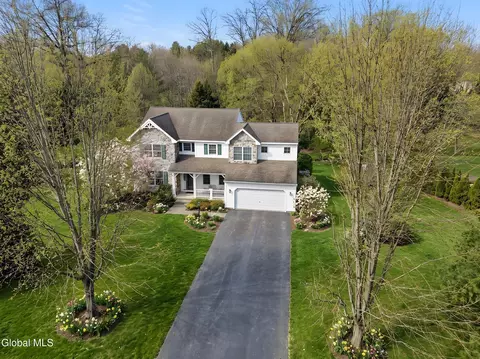 12 Patriot Cir, Clifton Park, NY 12065